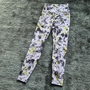 LULULEMON ALIGN HIGH-RISE PANT 28"
Radial Tie Dye Mauve Grey Multi
Size: 6